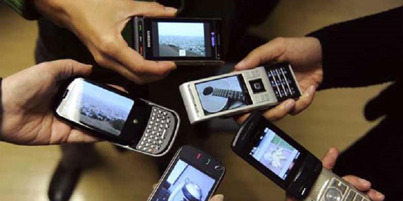 Benefits and drawbacks of cell phones